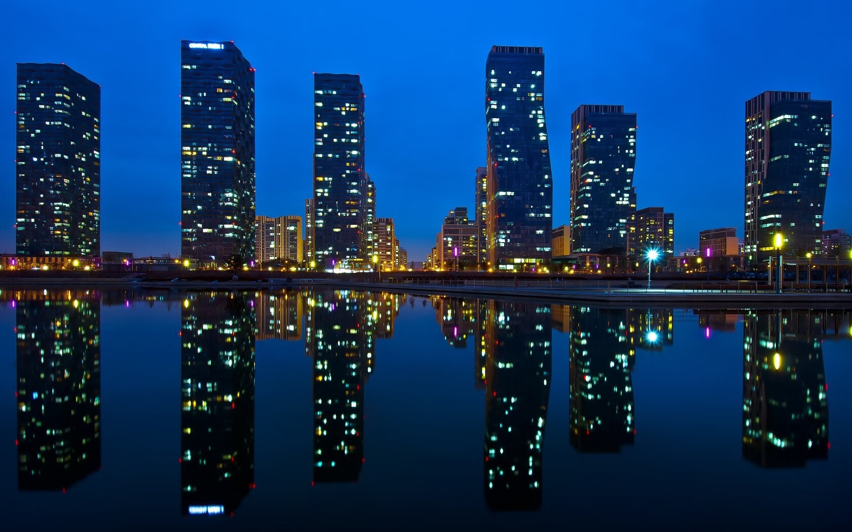 开云体育下载-米切尔单节十五分带领骑士反超比分，米切尔22分全队半场18记三分 爵士灭魔术迎九连胜